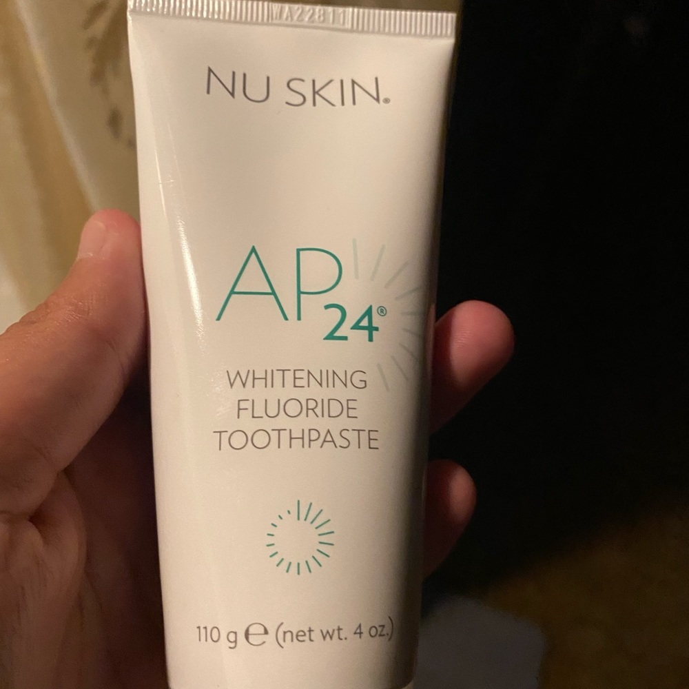 AP24 whitening fluoride toothpaste